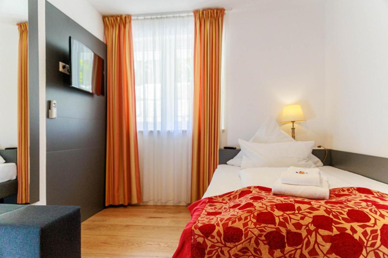 Bodensee-Hotel Kreuz อูลดิงเงน มึลโฮเฟิน ภายนอก รูปภาพ