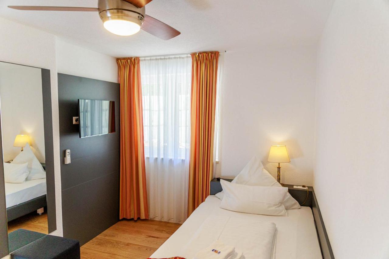 Bodensee-Hotel Kreuz อูลดิงเงน มึลโฮเฟิน ภายนอก รูปภาพ