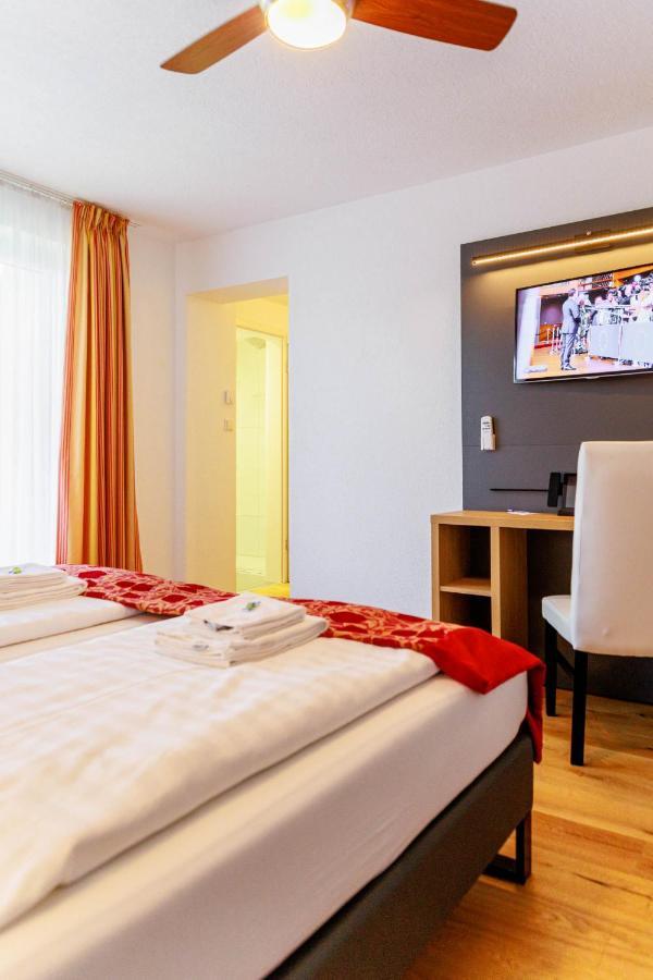 Bodensee-Hotel Kreuz อูลดิงเงน มึลโฮเฟิน ภายนอก รูปภาพ