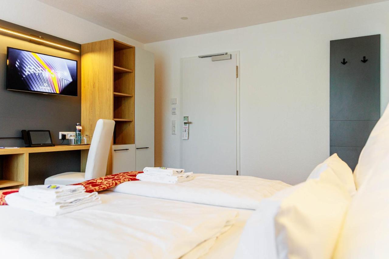 Bodensee-Hotel Kreuz อูลดิงเงน มึลโฮเฟิน ภายนอก รูปภาพ