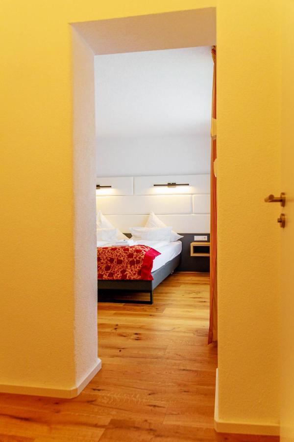 Bodensee-Hotel Kreuz อูลดิงเงน มึลโฮเฟิน ภายนอก รูปภาพ