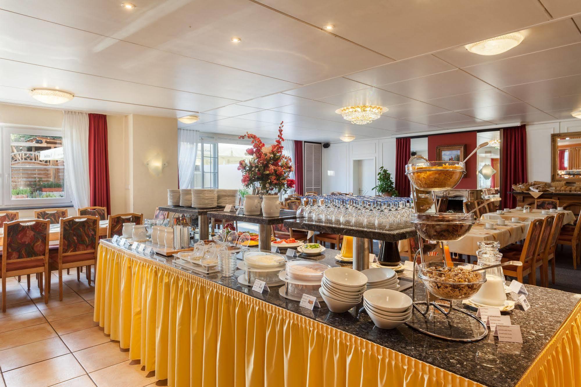 Bodensee-Hotel Kreuz อูลดิงเงน มึลโฮเฟิน ภายนอก รูปภาพ